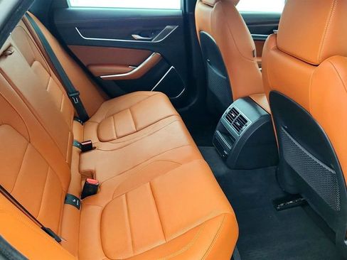 Used 2022 Jaguar XF R-Dynamic SE image 23