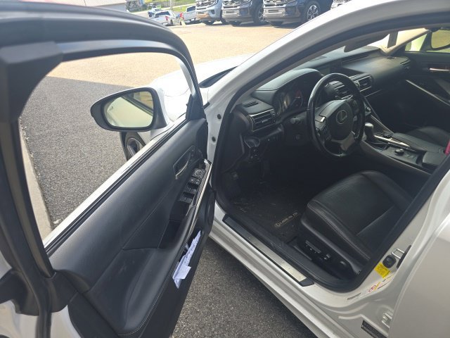 Used 2018 Lexus IS 300 w/ Comfort Package RWD image 3