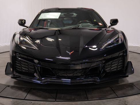 Used 2023 Chevrolet Corvette Z06 w/ Z07 Performance Package RWD image 5