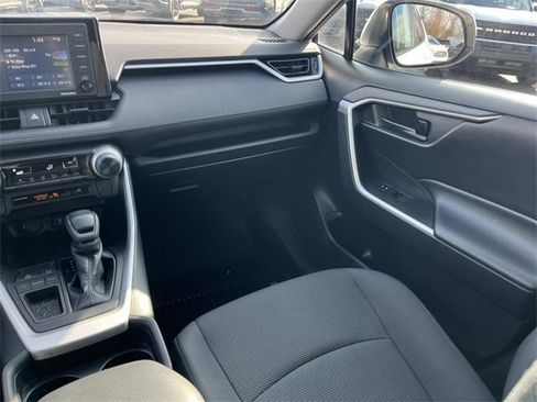 Used 2021 Toyota RAV4 LE image 14