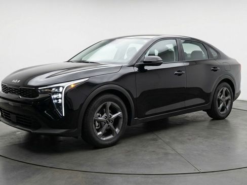 Used 2025 Kia K4 LXS image 3