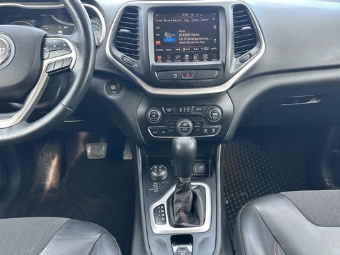Used 2018 Jeep Cherokee Trailhawk w/ Cold Weather Group AWD/4WD image 20