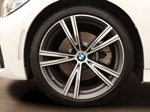 Used 2020 BMW 330i Sedan w/ M Sport Package RWD image 39