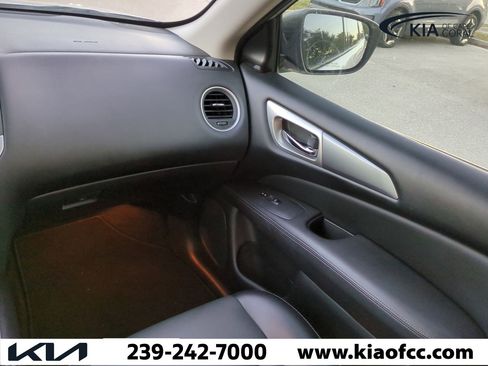 Used 2020 Nissan Pathfinder SL image 16