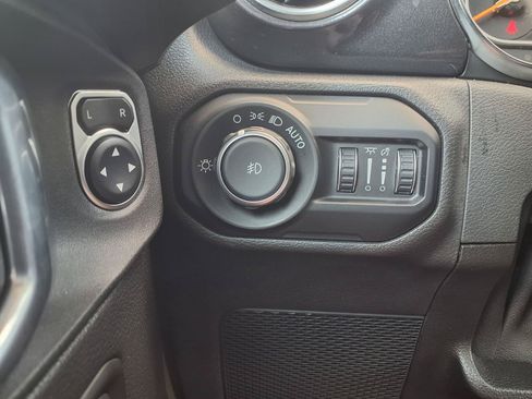 Used 2021 Jeep Wrangler Unlimited Sahara AWD/4WD image 24
