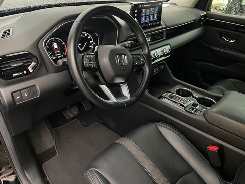 Certified 2024 Honda Pilot Touring image 9