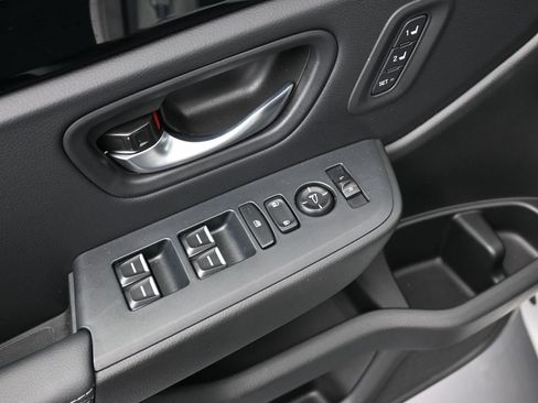 Used 2025 Honda Pilot Touring image 17