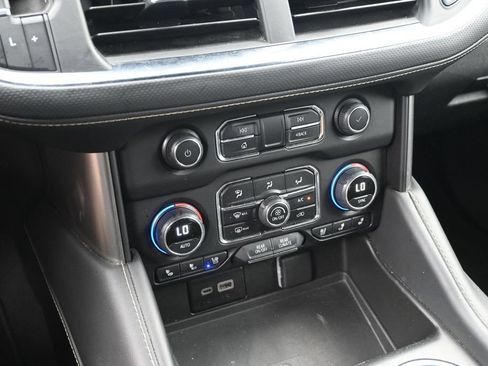 Used 2023 Chevrolet Suburban Premier AWD/4WD image 17