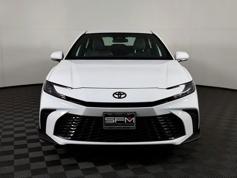 Used 2025 Toyota Camry SE AWD/4WD image 4