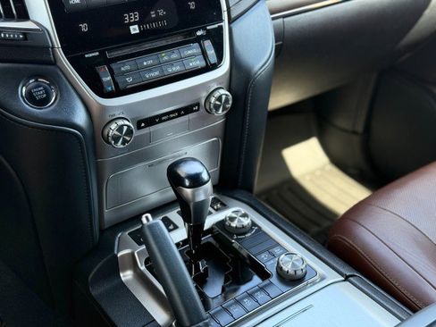 Used 2018 Toyota Land Cruiser w/ Carpet Mat Package AWD/4WD image 23