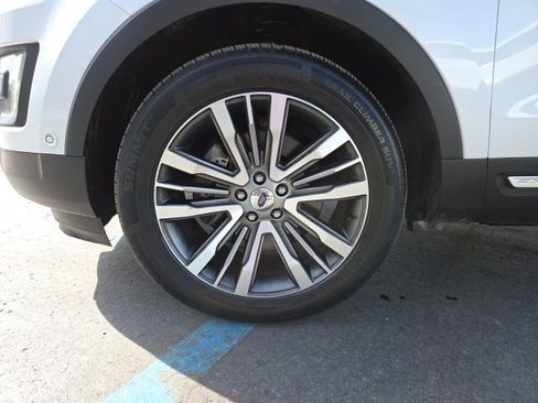 Used 2017 Ford Explorer Platinum image 26