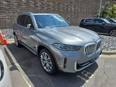 New 2026 BMW X5 xDrive40i w/ Premium Package AWD/4WD image 1