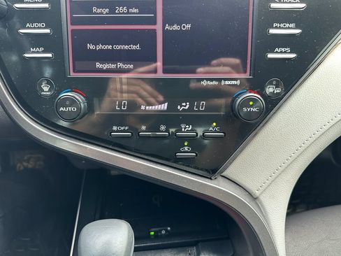 Used 2019 Toyota Camry XLE FWD image 16