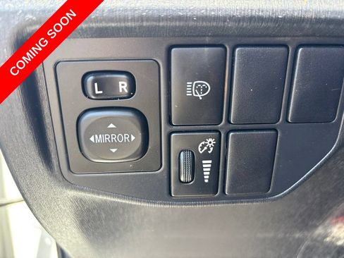 Used 2015 Toyota Prius Five FWD image 19