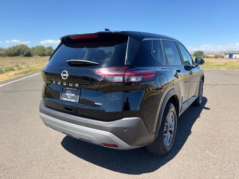 Used 2023 Nissan Rogue S AWD/4WD image 9