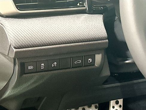 New 2026 Toyota Camry Hybrid FWD image 11