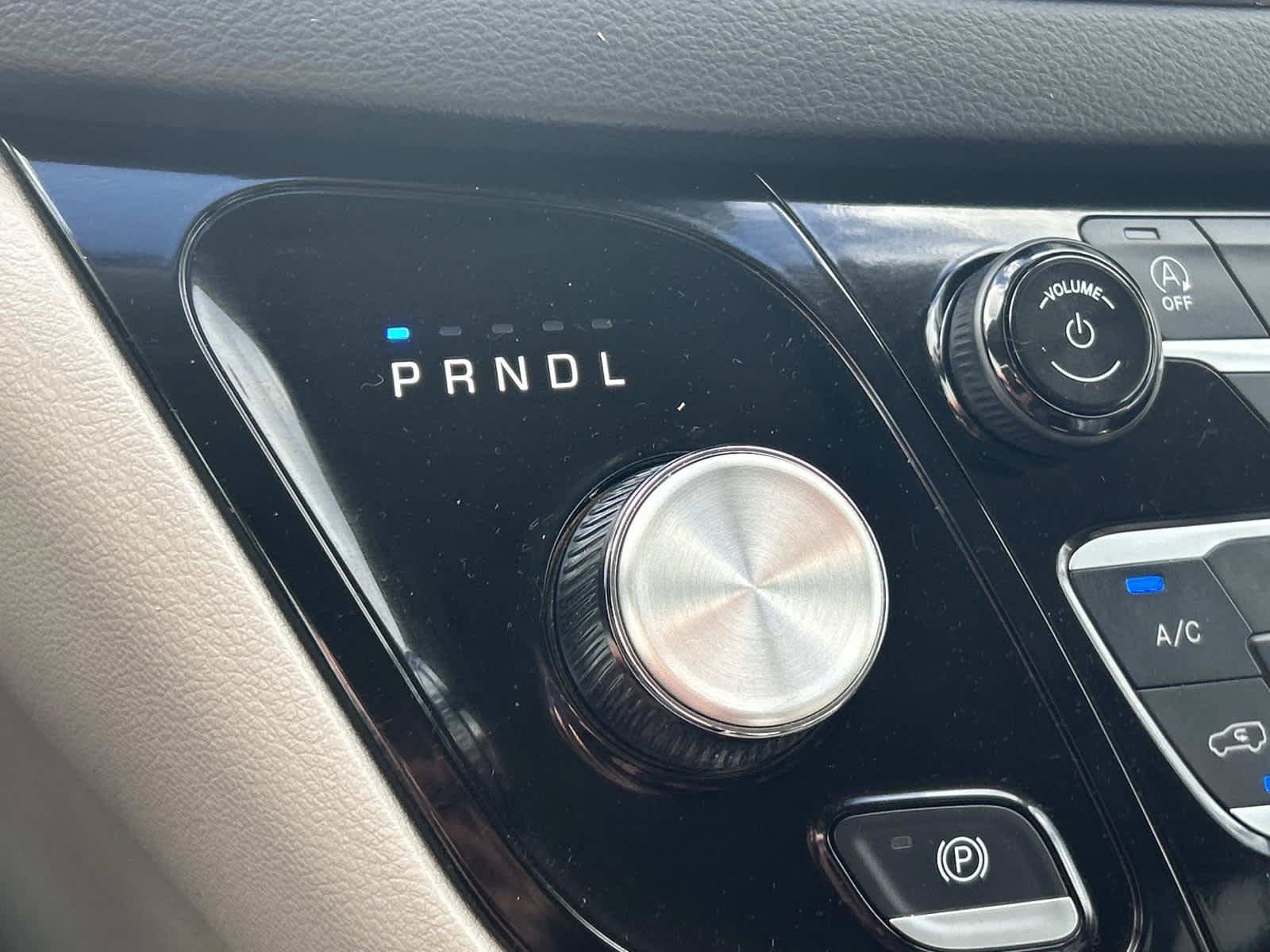 Used 2024 Chrysler Pacifica Touring-L FWD image 30