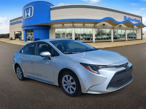 Used 2025 Toyota Corolla LE image 2