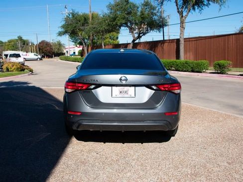 Used 2022 Nissan Sentra SV image 9