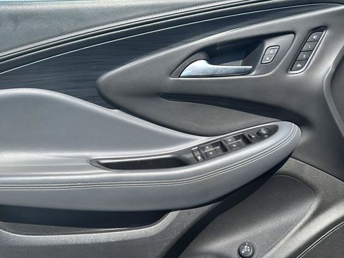 Used 2019 Buick Envision Essence FWD image 16