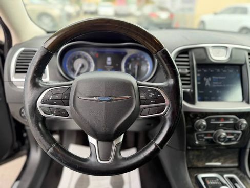 Used 2018 Chrysler 300 Limited RWD image 49