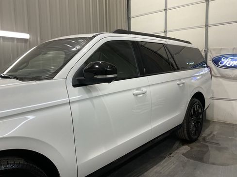 Used 2025 Ford Expedition Max Platinum w/ Stealth Appearance Package image 5