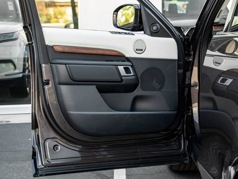 Certified 2025 Land Rover Discovery Dynamic SE AWD/4WD image 12