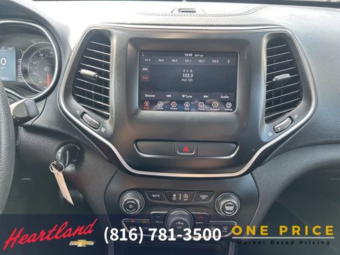 Used 2019 Jeep Cherokee Latitude w/ Popular Appearance Group image 27