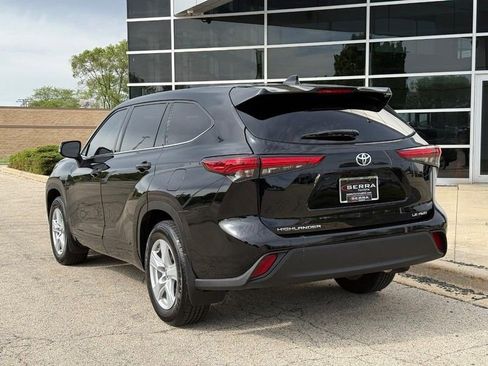 Used 2021 Toyota Highlander LE AWD/4WD image 5