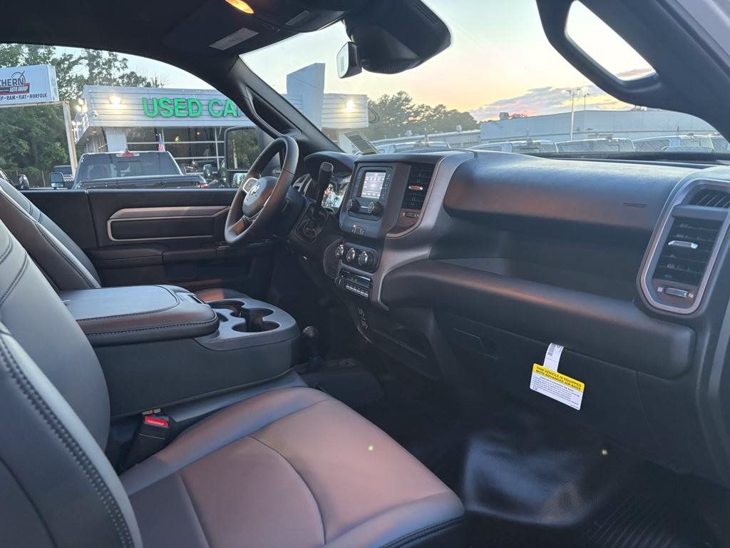 New 2024 RAM 5500 Tradesman w/ Safety Group AWD/4WD image 19