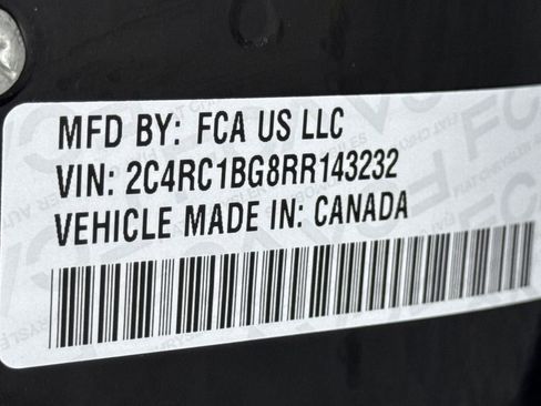 Used 2024 Chrysler Pacifica Touring-L image 31