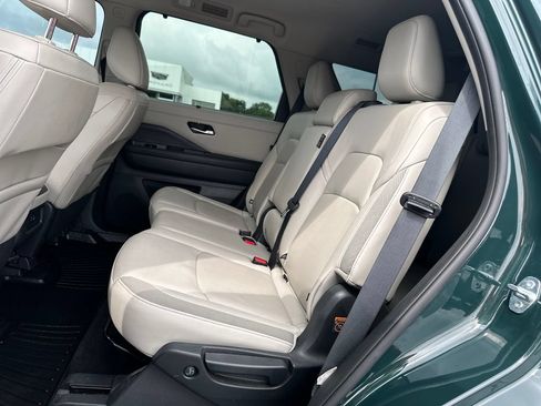 Used 2024 Nissan Pathfinder SL w/ Black Appearance Package AWD/4WD image 14
