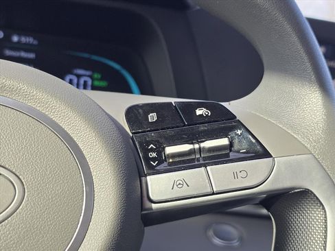 Used 2025 Hyundai Elantra Blue image 22