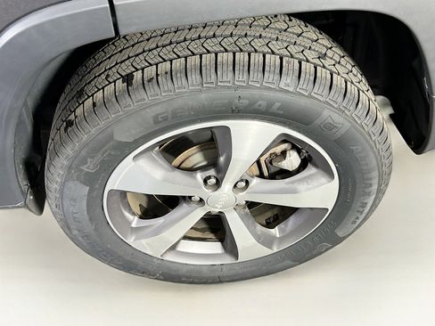 Used 2022 Jeep Cherokee Limited image 30