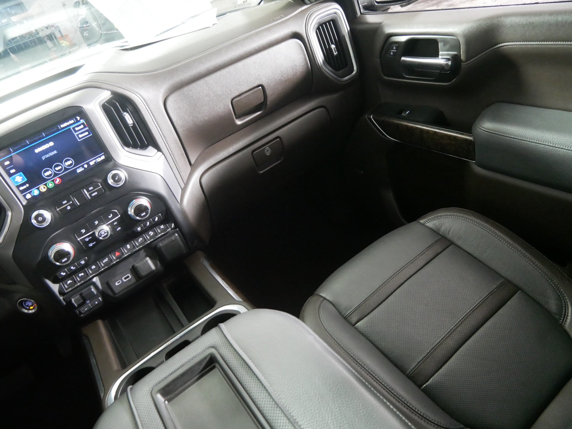Used 2019 GMC Sierra 1500 Denali w/ Denali Ultimate Package AWD/4WD image 11