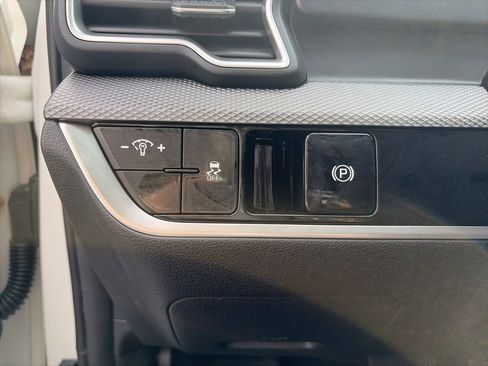 Used 2023 Kia Sportage LX image 15