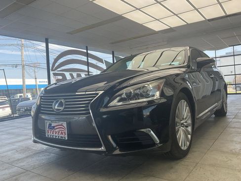 Used 2013 Lexus LS 460 AWD w/ Comfort Pkg image 3