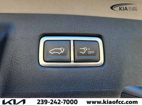 Certified 2025 Kia Sorento SX AWD/4WD image 11