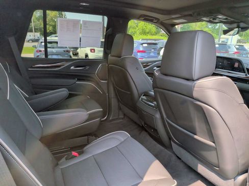Used 2023 Cadillac Escalade Premium Luxury w/ Performance Package AWD/4WD image 17