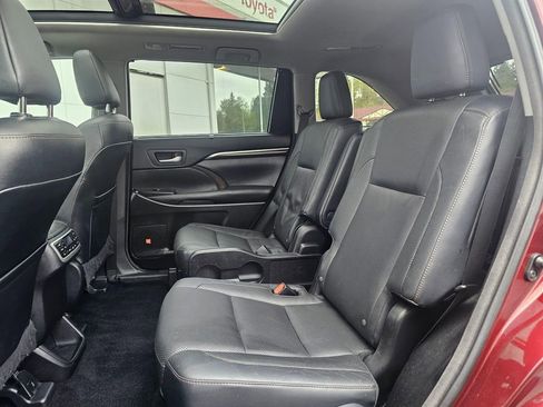 Used 2014 Toyota Highlander Limited Platinum AWD/4WD image 17