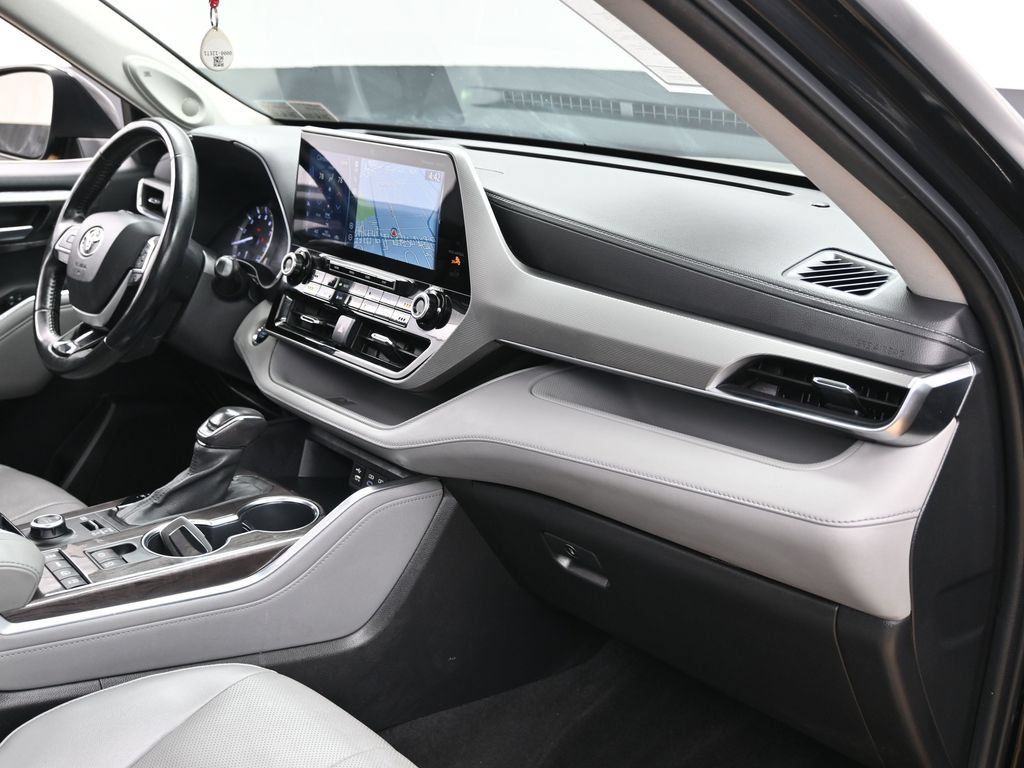 Used 2022 Toyota Highlander Platinum AWD/4WD image 34