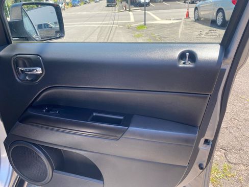 Used 2017 Jeep Patriot High Altitude AWD/4WD image 23