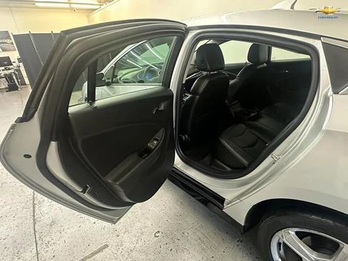 Used 2017 Chevrolet Volt LT w/ Comfort Package image 11