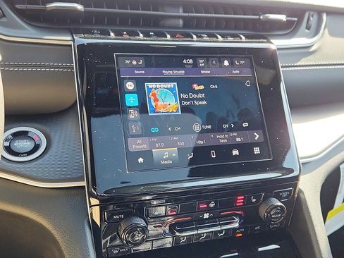 New 2025 Jeep Grand Cherokee Laredo X w/ Luxury Tech Group I image 12