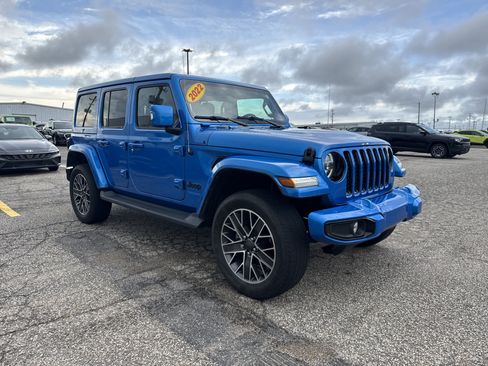 Used 2022 Jeep Wrangler Unlimited Sahara AWD/4WD image 6