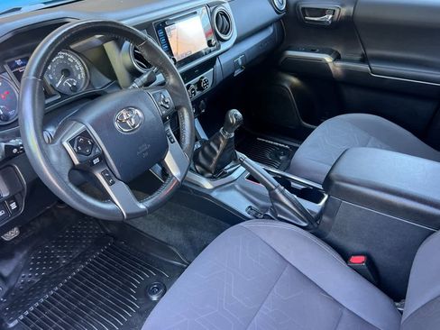 Certified 2019 Toyota Tacoma TRD Off-Road AWD/4WD image 11