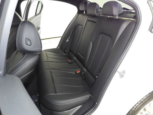 Used 2024 BMW 330i Sedan w/ Convenience Package RWD image 21