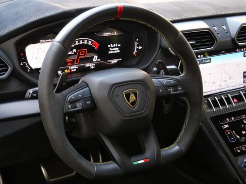 Used 2024 Lamborghini Urus Performante AWD/4WD image 29