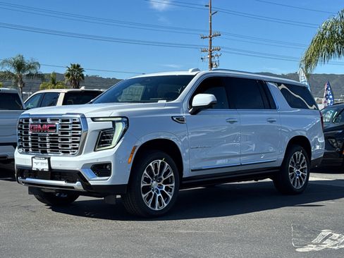 New 2026 GMC Yukon XL Denali w/ Denali Reserve Package image 4
