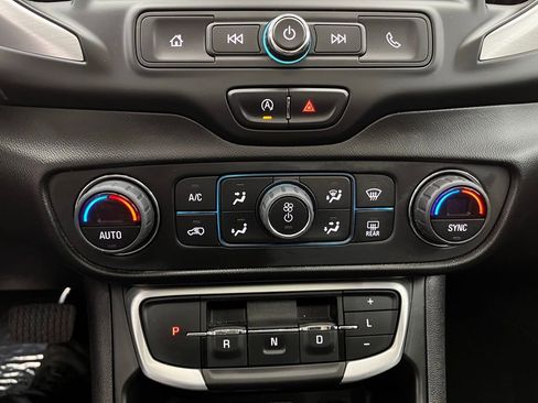 Used 2022 GMC Terrain SLE w/ Driver Convenience Package image 29